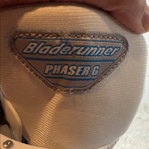 Blade Runner Girl’s Inline Skates Adjusts in Size as kid grows! US 5-8. Like New - Picture 14 of 15